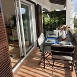 Vue à 300m De La - Appartamento